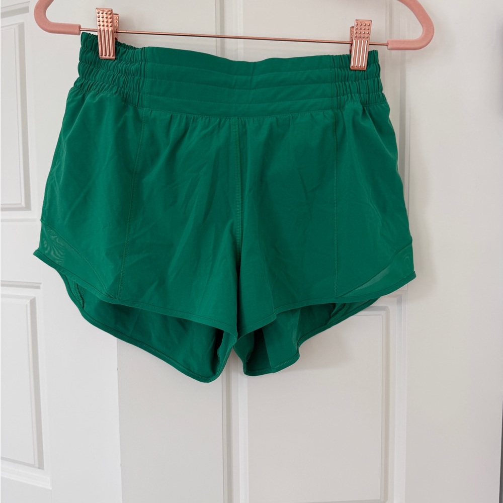 Lululemon Hotty Hot High Rise 2.5inch Short, Raceway Green, Size 6 EUC.